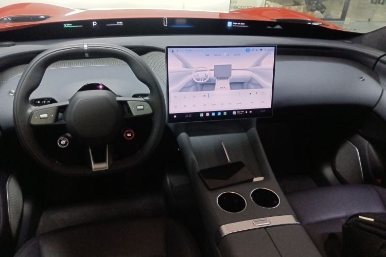 Used Xiaomi Auto YU7 2025 Ultra-Long Range High-Performance All-Wheel-Drive Max Edition Center Console