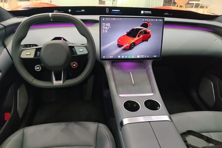 Used Xiaomi Auto YU7 2025 Ultra-Long Range High-Performance All-Wheel-Drive Max Edition Center Console