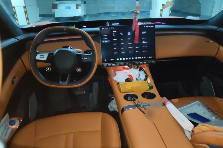 Used Xiaomi Auto YU7 2025 Ultra-Long Range High-Performance All-Wheel-Drive Max Edition Center Console