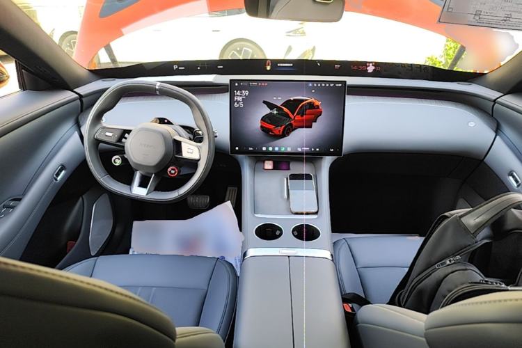Used Xiaomi Auto YU7 2025 Ultra-Long Range Rear-Wheel Drive Version Center Console