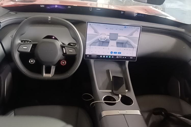 Used Xiaomi Auto YU7 2025 Ultra-Long Range High-Performance All-Wheel-Drive Max Edition Center Console