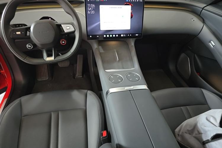 Used Xiaomi Auto YU7 2025 Ultra-Long Range High-Performance All-Wheel-Drive Max Edition Center Console
