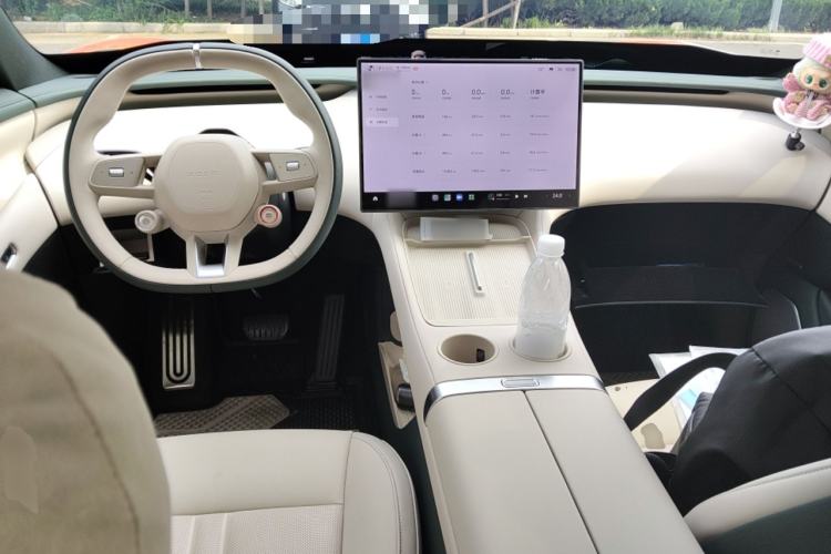 Used Xiaomi Auto YU7 2025 Ultra-Long Range Rear-Wheel Drive Version Center Console