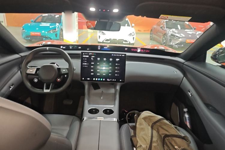 Used Xiaomi Auto YU7 2025 Ultra-Long Range Rear-Wheel Drive Version Center Console