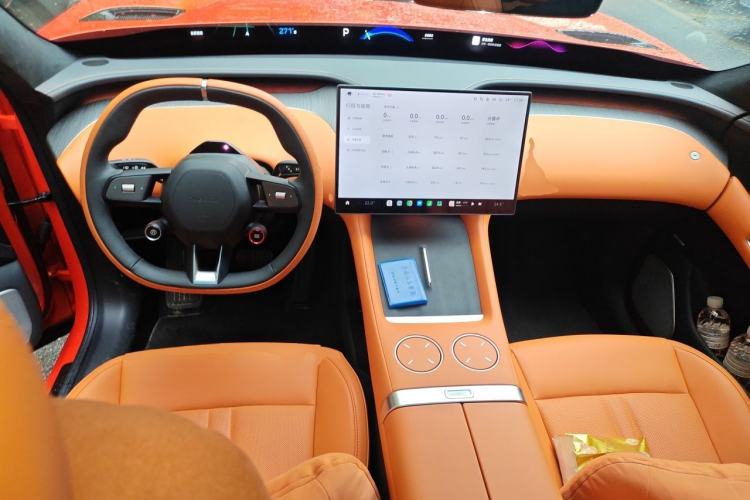 Used Xiaomi Auto YU7 2025 Ultra-Long Range High-Performance All-Wheel-Drive Max Edition Center Console