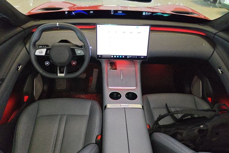 Used Xiaomi Auto YU7 2025 Ultra-Long Range High-Performance All-Wheel-Drive Max Edition Center Console