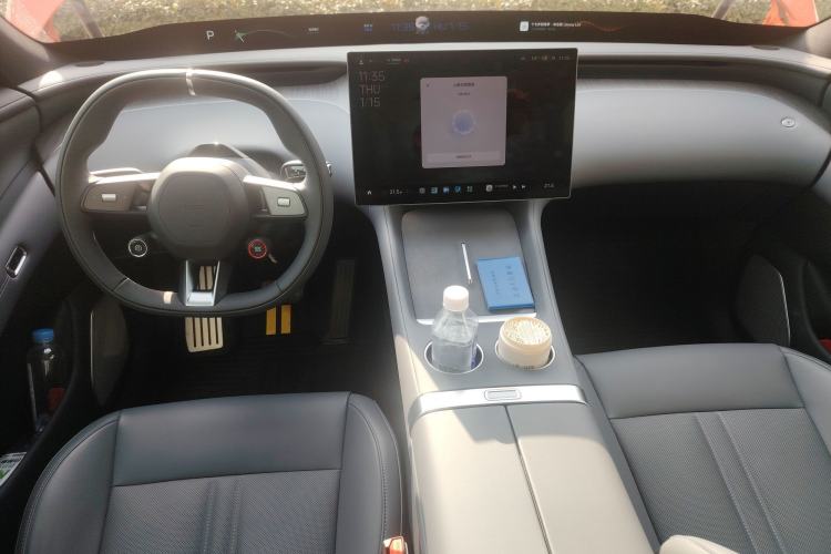 Used Xiaomi Auto YU7 2025 Ultra-Long Range Rear-Wheel Drive Version Center Console