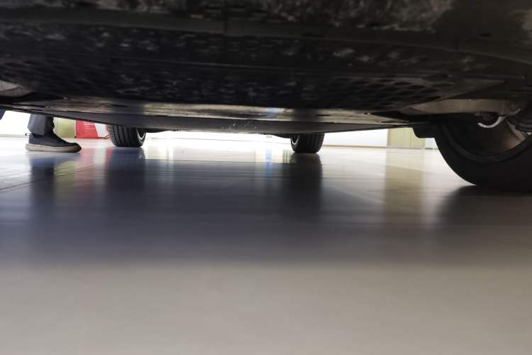 Used Xiaomi Auto YU7 2025 Ultra-Long Range High-Performance All-Wheel-Drive Max Edition Chassis Front