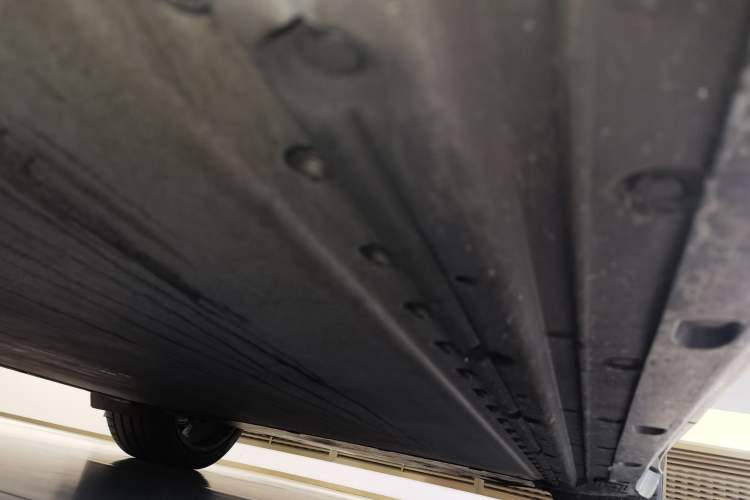 Used Xiaomi Auto YU7 2025 Ultra-Long Range High-Performance All-Wheel-Drive Max Edition Chassis Front Left