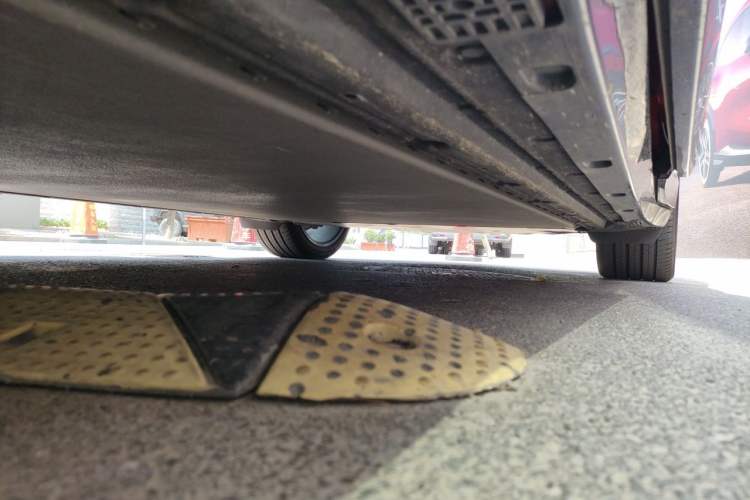 Used Xiaomi Auto YU7 2025 Ultra-Long Range High-Performance All-Wheel-Drive Max Edition Chassis Front Left