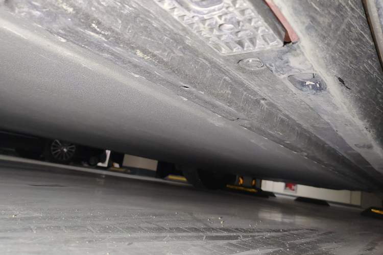Used Xiaomi Auto YU7 2025 Ultra-Long Range High-Performance All-Wheel-Drive Max Edition Chassis Front Left