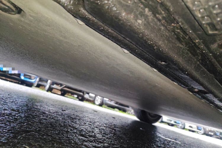 Used Xiaomi Auto YU7 2025 Ultra-Long Range High-Performance All-Wheel-Drive Max Edition Chassis Front Left
