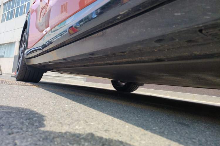Used Xiaomi Auto YU7 2025 Ultra-Long Range High-Performance All-Wheel-Drive Max Edition Chassis Front Right
