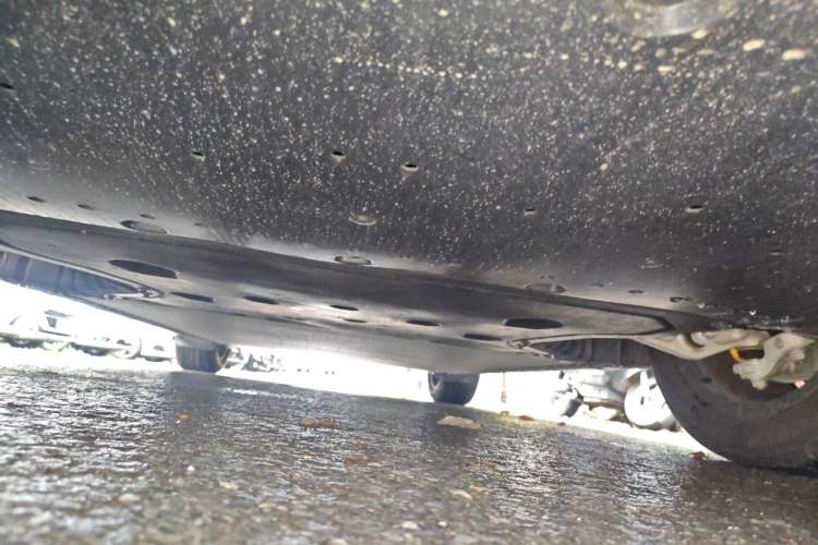 Used Xiaomi Auto YU7 2025 Ultra-Long Range High-Performance All-Wheel-Drive Max Edition Chassis Front