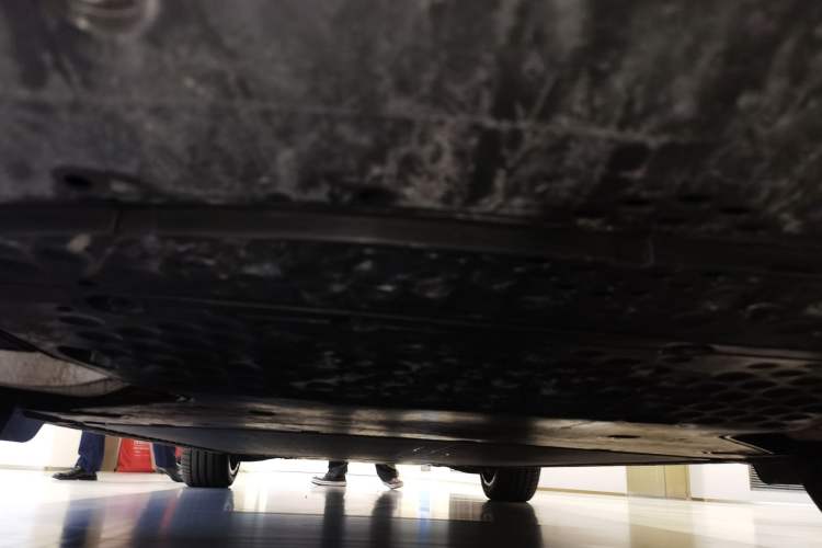 Used Xiaomi Auto YU7 2025 Ultra-Long Range High-Performance All-Wheel-Drive Max Edition Chassis Rear