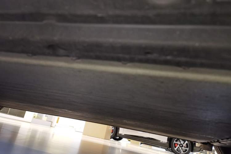 Used Xiaomi Auto YU7 2025 Ultra-Long Range High-Performance All-Wheel-Drive Max Edition Chassis Rear Left