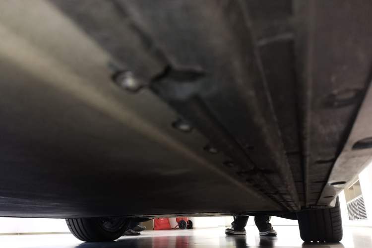 Used Xiaomi Auto YU7 2025 Ultra-Long Range High-Performance All-Wheel-Drive Max Edition Chassis Rear Right
