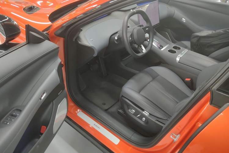 Used Xiaomi Auto YU7 2025 Ultra-Long Range High-Performance All-Wheel-Drive Max Edition Driver Seat