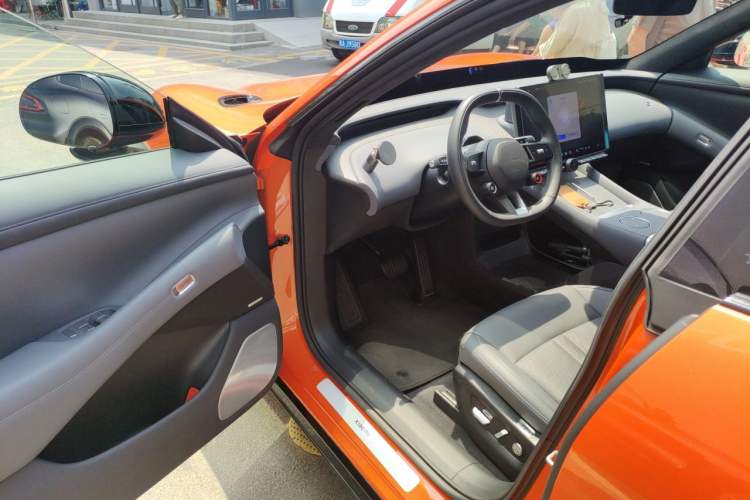 Used Xiaomi Auto YU7 2025 Ultra-Long Range High-Performance All-Wheel-Drive Max Edition Driver Seat