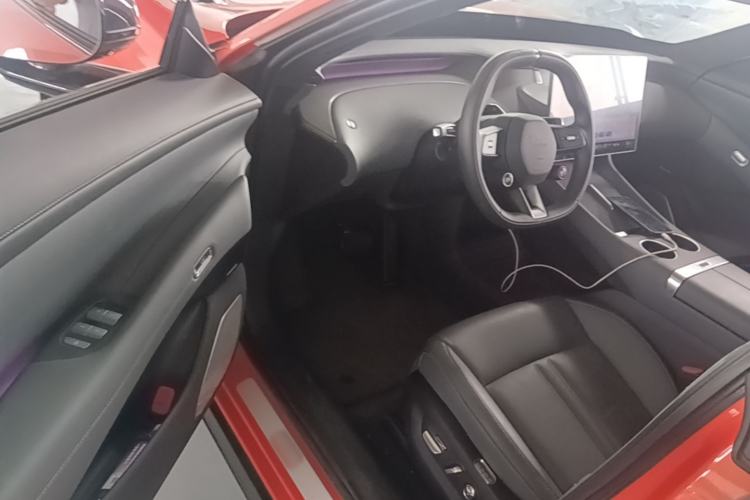 Used Xiaomi Auto YU7 2025 Ultra-Long Range High-Performance All-Wheel-Drive Max Edition Driver Seat