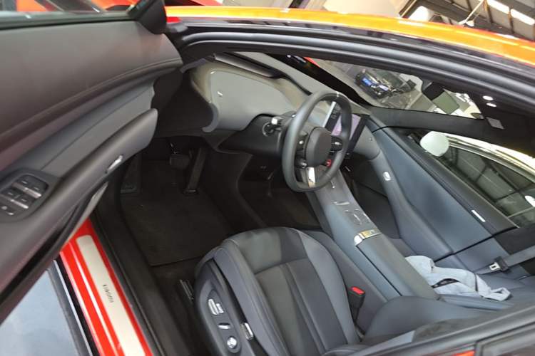 Used Xiaomi Auto YU7 2025 Ultra-Long Range High-Performance All-Wheel-Drive Max Edition Driver Seat
