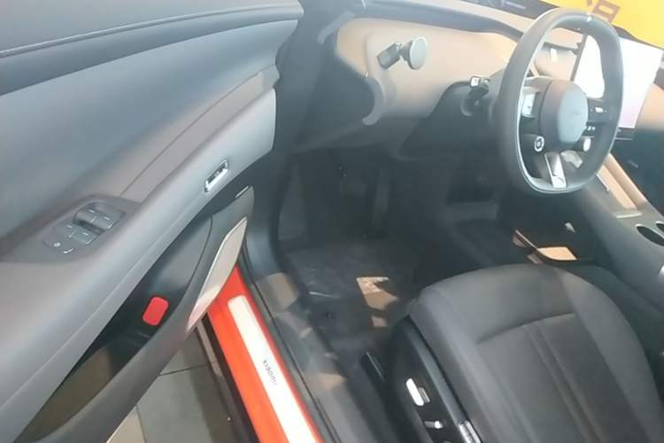 Used Xiaomi Auto YU7 2025 Ultra-Long Range High-Performance All-Wheel-Drive Max Edition Driver Seat