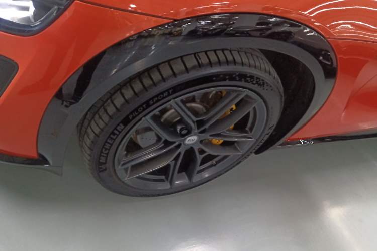 Used Xiaomi Auto YU7 2025 Ultra-Long Range High-Performance All-Wheel-Drive Max Edition Exterior 4