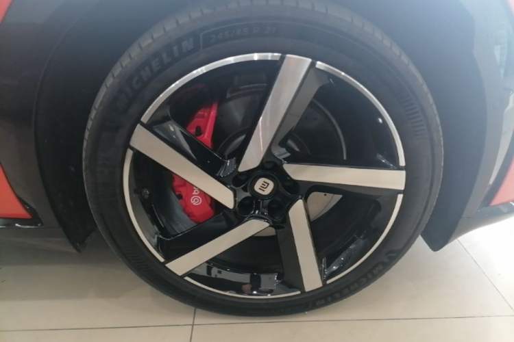 Used Xiaomi Auto YU7 2025 Ultra-Long Range High-Performance All-Wheel-Drive Max Edition Exterior 4