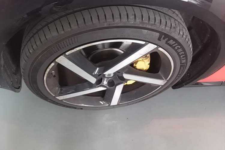 Used Xiaomi Auto YU7 2025 Ultra-Long Range High-Performance All-Wheel-Drive Max Edition Exterior 4