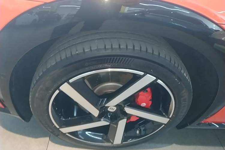Used Xiaomi Auto YU7 2025 Ultra-Long Range High-Performance All-Wheel-Drive Max Edition Exterior 4