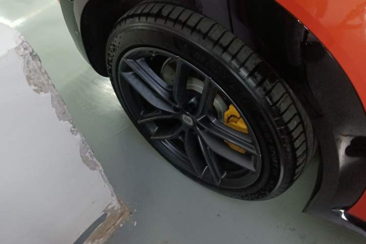 Used Xiaomi Auto YU7 2025 Ultra-Long Range High-Performance All-Wheel-Drive Max Edition Exterior 5
