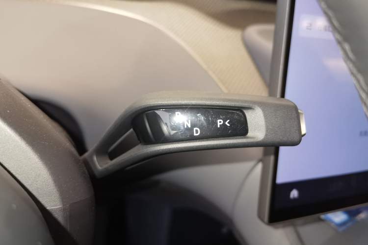 Used Xiaomi Auto YU7 2025 Ultra-Long Range High-Performance All-Wheel-Drive Max Edition Gear Lever