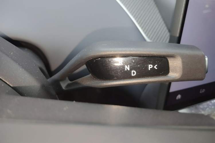 Used Xiaomi Auto YU7 2025 Ultra-Long Range High-Performance All-Wheel-Drive Max Edition Gear Lever