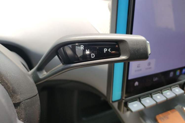 Used Xiaomi Auto YU7 2025 Ultra-Long Range High-Performance All-Wheel-Drive Max Edition Gear Lever