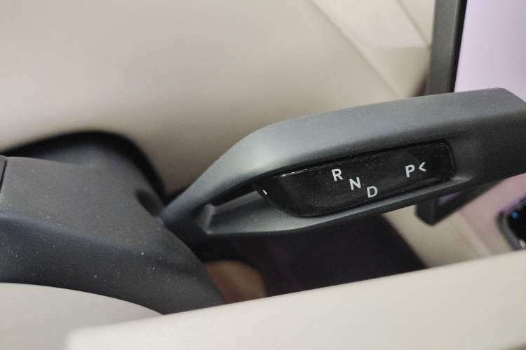 Used Xiaomi Auto YU7 2025 Ultra-Long Range Rear-Wheel Drive Version Gear Lever