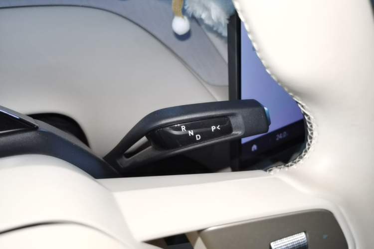 Used Xiaomi Auto YU7 2025 Ultra-Long Range Rear-Wheel Drive Version Gear Lever