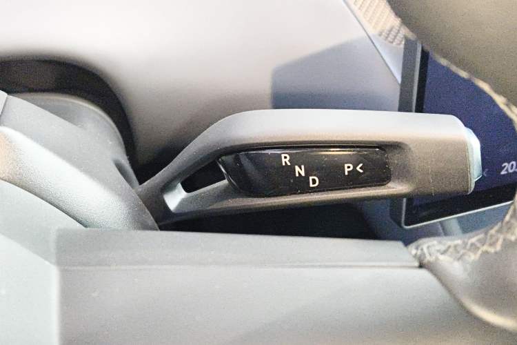 Used Xiaomi Auto YU7 2025 Ultra-Long Range High-Performance All-Wheel-Drive Max Edition Gear Lever