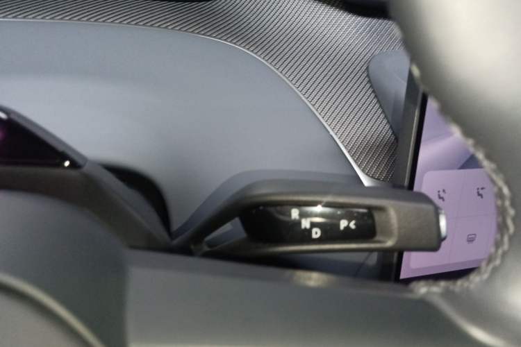 Used Xiaomi Auto YU7 2025 Ultra-Long Range High-Performance All-Wheel-Drive Max Edition Gear Lever