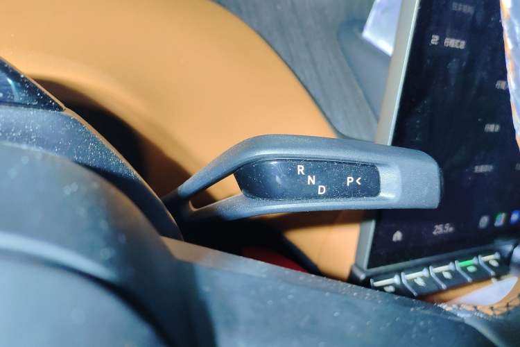 Used Xiaomi Auto YU7 2025 Ultra-Long Range High-Performance All-Wheel-Drive Max Edition Gear Lever