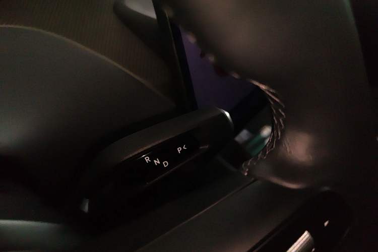 Used Xiaomi Auto YU7 2025 Ultra-Long Range High-Performance All-Wheel-Drive Max Edition Gear Lever