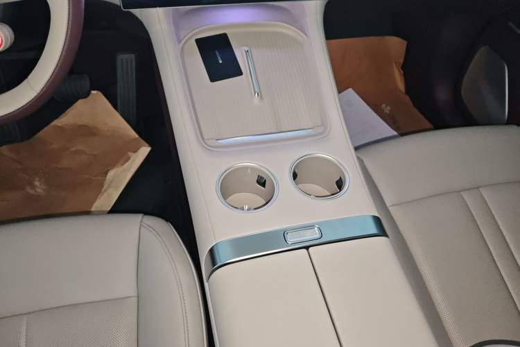 Used Xiaomi Auto YU7 2025 Ultra-Long Range High-Performance All-Wheel-Drive Max Edition Gear Lever