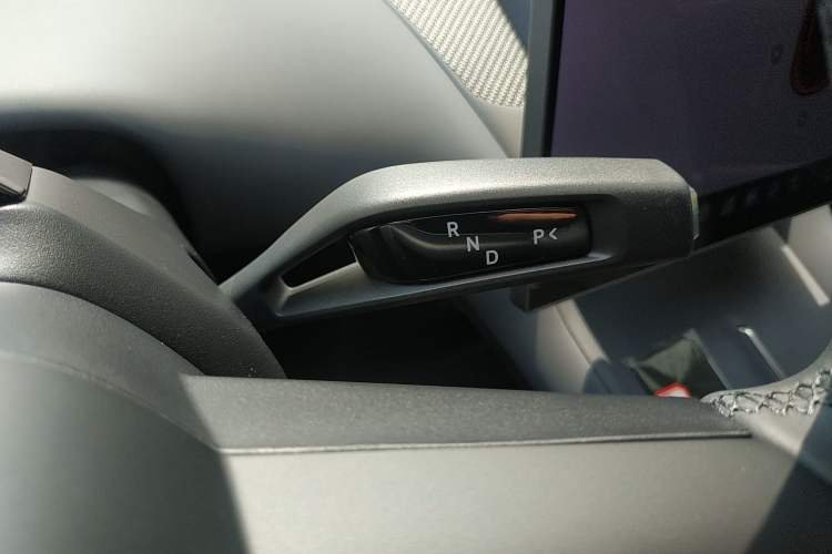 Used Xiaomi Auto YU7 2025 Ultra-Long Range High-Performance All-Wheel-Drive Max Edition Gear Lever