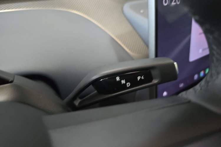 Used Xiaomi Auto YU7 2025 Ultra-Long Range High-Performance All-Wheel-Drive Max Edition Gear Lever