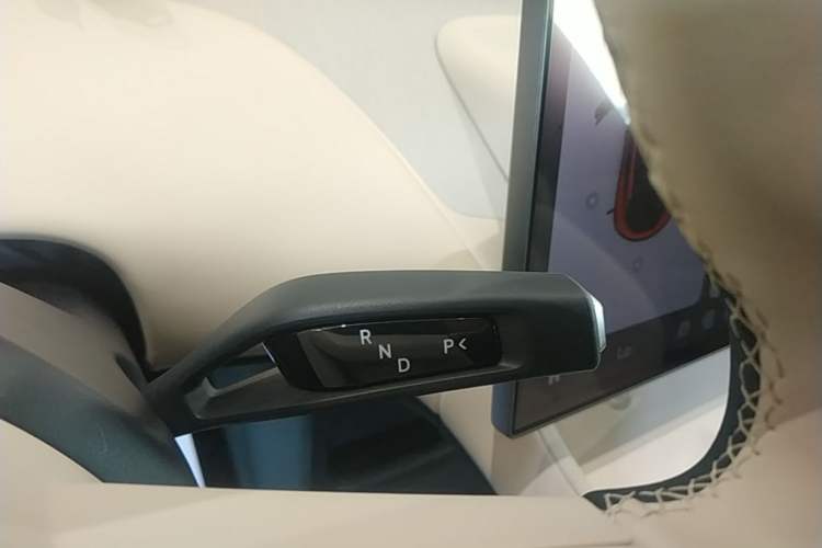Used Xiaomi Auto YU7 2025 Ultra-Long Range Rear-Wheel Drive Version Gear Lever