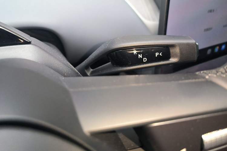 Used Xiaomi Auto YU7 2025 Ultra-Long Range High-Performance All-Wheel-Drive Max Edition Gear Lever