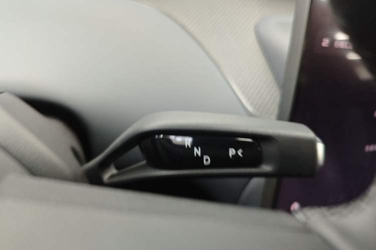 Used Xiaomi Auto YU7 2025 Ultra-Long Range High-Performance All-Wheel-Drive Max Edition Gear Lever