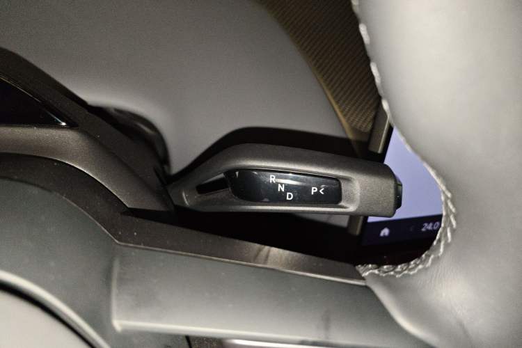 Used Xiaomi Auto YU7 2025 Ultra-Long Range High-Performance All-Wheel-Drive Max Edition Gear Lever