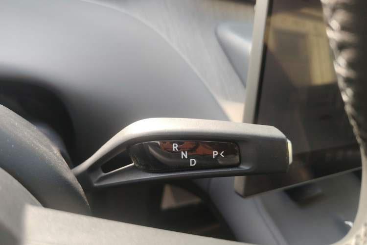 Used Xiaomi Auto YU7 2025 Ultra-Long Range Rear-Wheel Drive Version Gear Lever