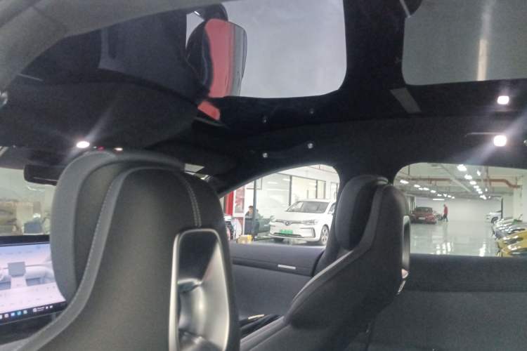 Used Xiaomi Auto YU7 2025 Ultra-Long Range High-Performance All-Wheel-Drive Max Edition Headliner