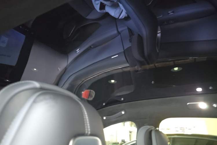 Used Xiaomi Auto YU7 2025 Ultra-Long Range High-Performance All-Wheel-Drive Max Edition Headliner